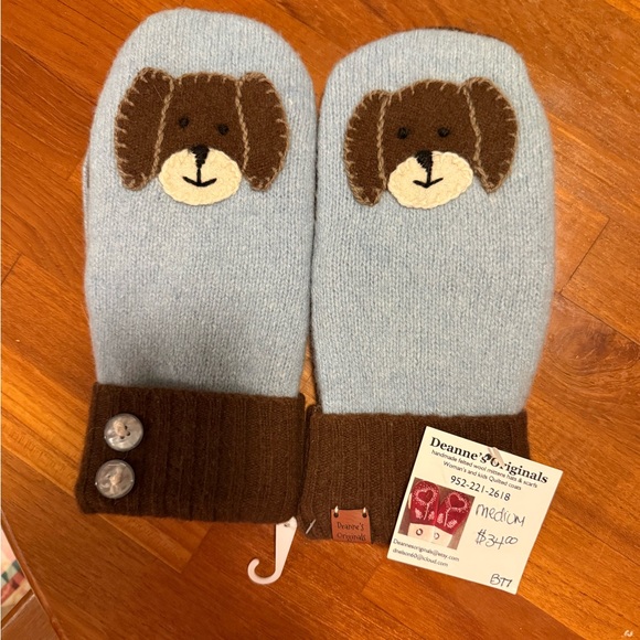 Wool Mittens NWT $34 W Felt Appliqué Style Mittens Gloves Size OS - Picture 1 of 7